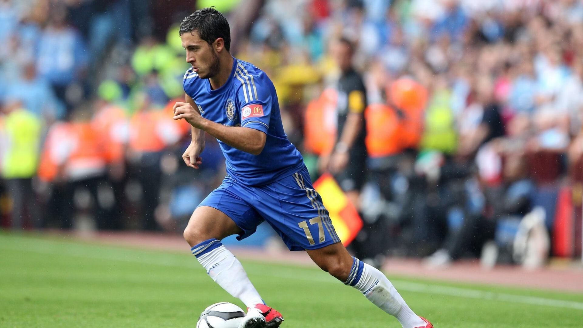 九游在线玩-德甲俱乐部球场停车配套升级对周边商圈的带动效益,德甲的球场是不是小些